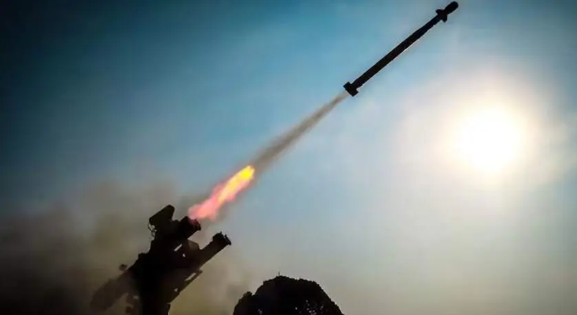 Un misil durante un ejercicio militar en aguas frente a la costa sur de Ir&aacute;n. (Fuente externa)