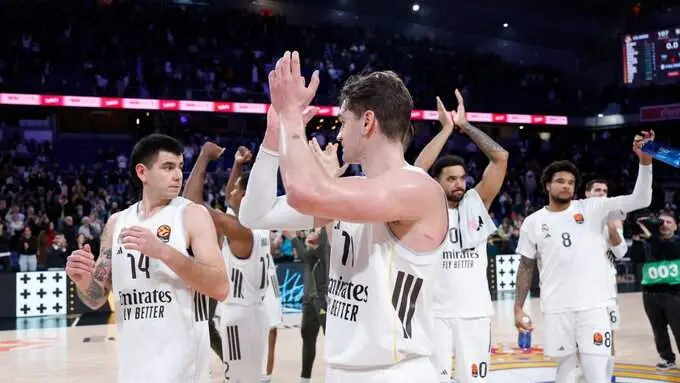 A pesar de irse al descanso con un d&eacute;ficit de 14 puntos, los merengues lograron revertir la situaci&oacute;n en la segunda mitad, anotando 63 puntos que les llevaron a la victoria. (@RMBaloncesto)
