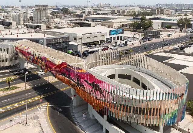 El nuevo puente peatonal en Al Quoz. (X)