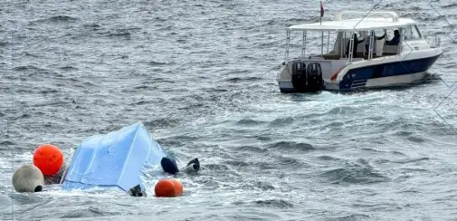 La Polic&iacute;a Real de Om&aacute;n difundi&oacute; esta imagen del rescate. (X)