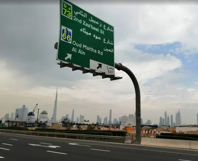 Se&ntilde;alizaci&oacute;n de carretera de Al Ain en Dubai. (EL CORREO)