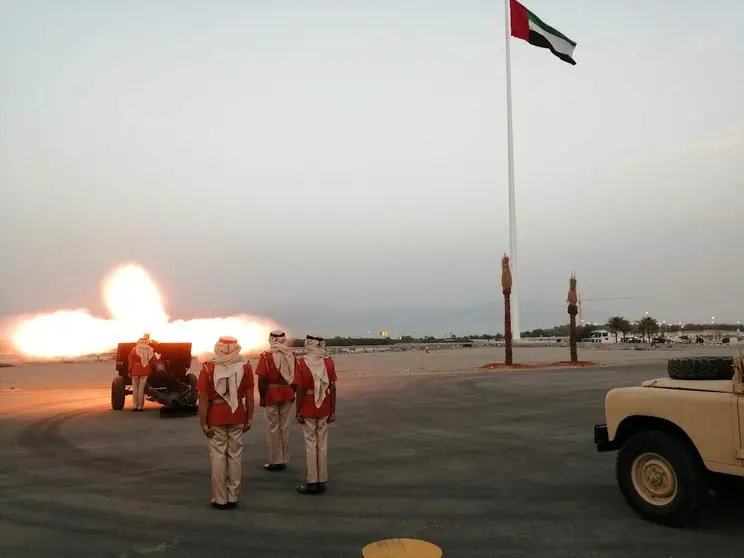 Un ca&ntilde;onazo se&ntilde;ala la hora del Iftar en Ras Al Khaimah, (EL CORREO)