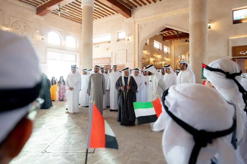 El gobernante de Sharjah inaugura el nuevo zoco de Al Dhaid. (WAM)