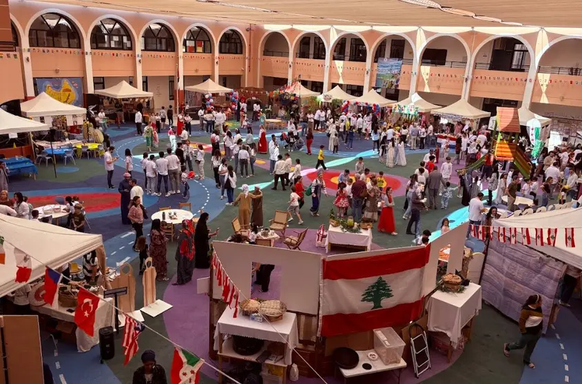 Perspectiiva de la fiesta en el colegio espa&ntilde;ol de  Abu Dhabi. (Cedida)