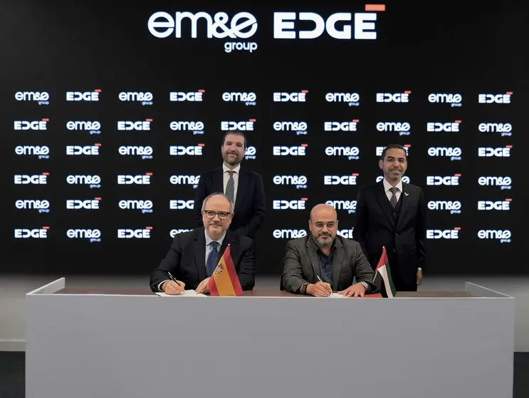 Un momento de la firma del acuerdo entre EDGE y Escribano. (WAM)
