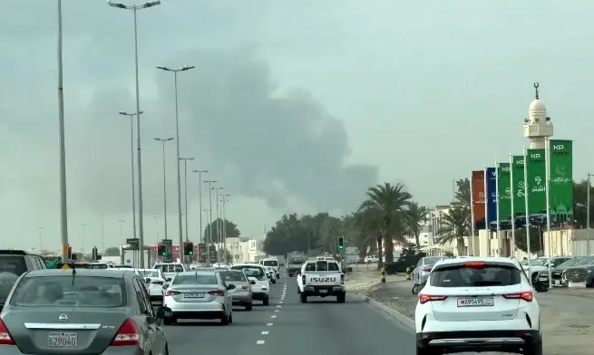 Incendio de la refiner&iacute;a en Bahrein. (X)