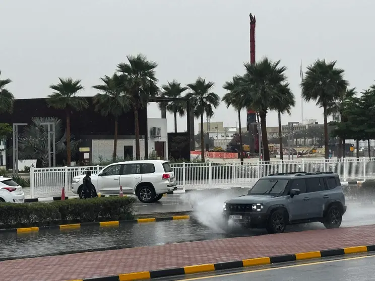 Lluvia en EAU este lunes. (Richard Ramos)