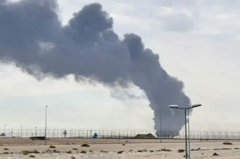 Incendio en el Aeropuerto de Kuwait. (X)
