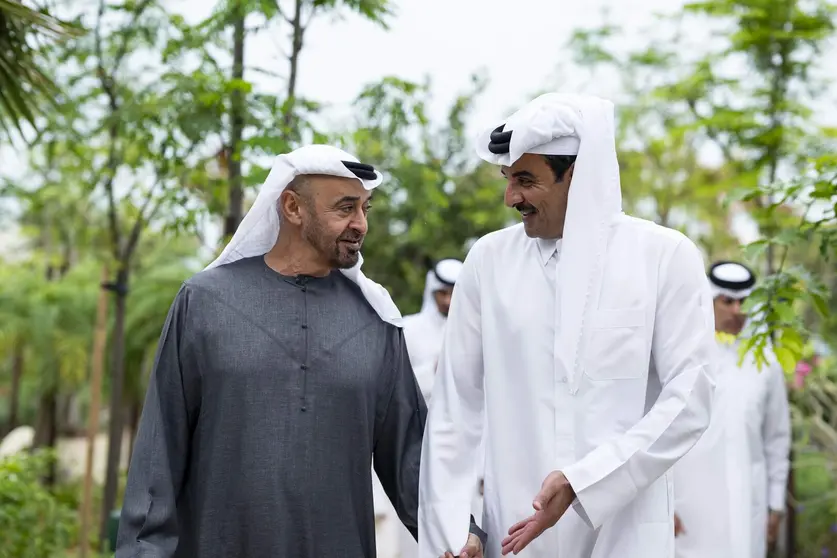 El presidente de EAU y el emir de Qatar en Abu Dhabi. (WAM)