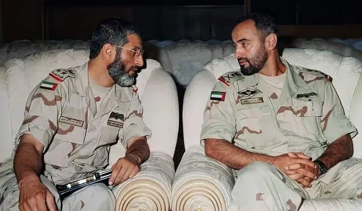 A la izquierda, Khalid Al Bu Ainin junto al presidente de EAU. (Fuente externa)