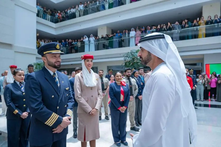 El pr&iacute;ncipe heredero de Dubai visita el edificio Emirates. (WAM)