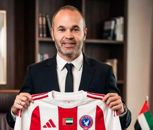 Andr&eacute;s Iniesta con la camiseta del Gulf United. (X)