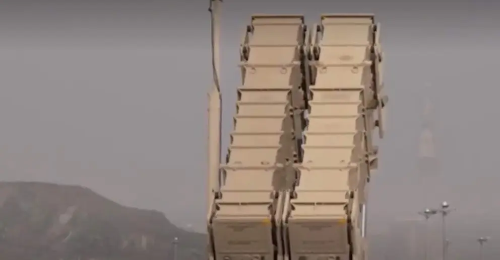 Captura de pantalla del v&iacute;deo difundido sobre la defensa a&eacute;rea saud&iacute;. (Instagram)