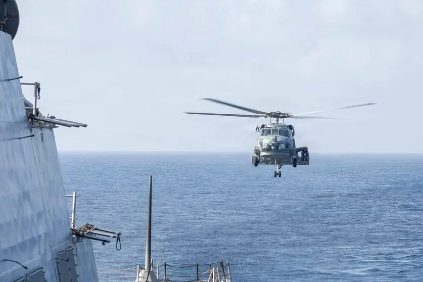 Un helic&oacute;ptero MH-60R Sea Hawk de EEUU en el Mar Ar&aacute;bigo. (Centcom)