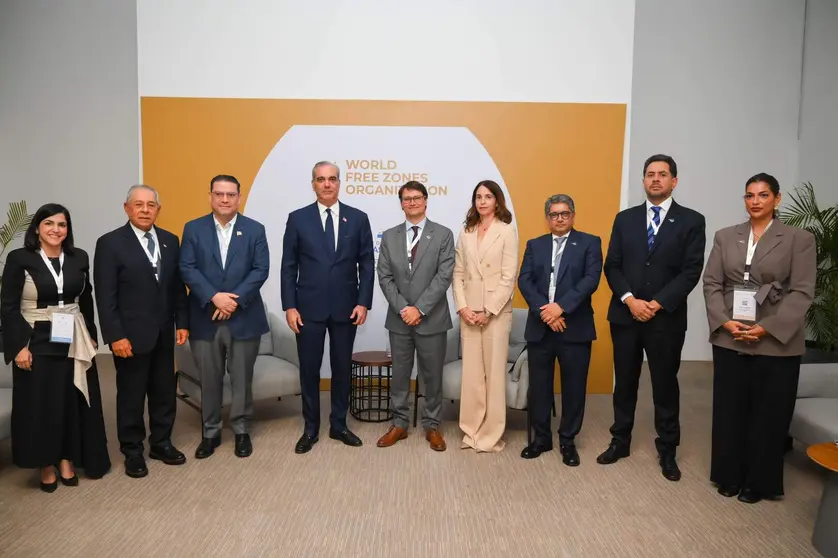 Un momento del encuentro entre ejecutivos de DP World y el Gobierno dominicano. (WAM)