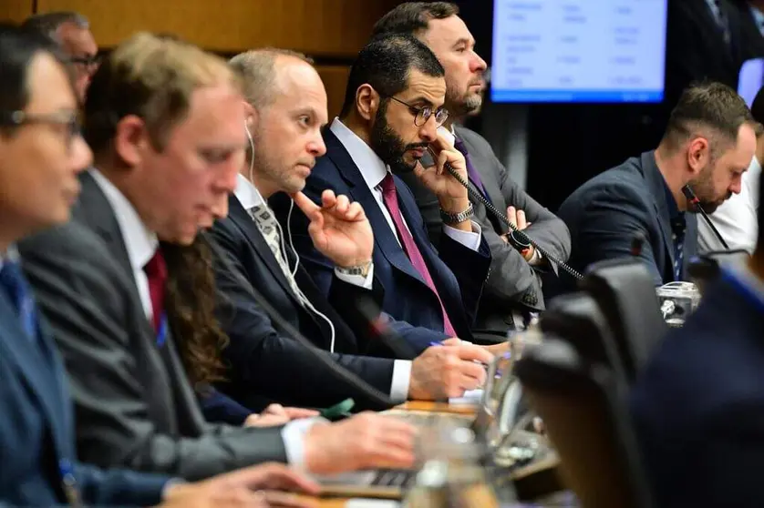 Abdullah Balala, ssegundo por la derecha en la reuni&oacute;n de la OIEA. (WAM)