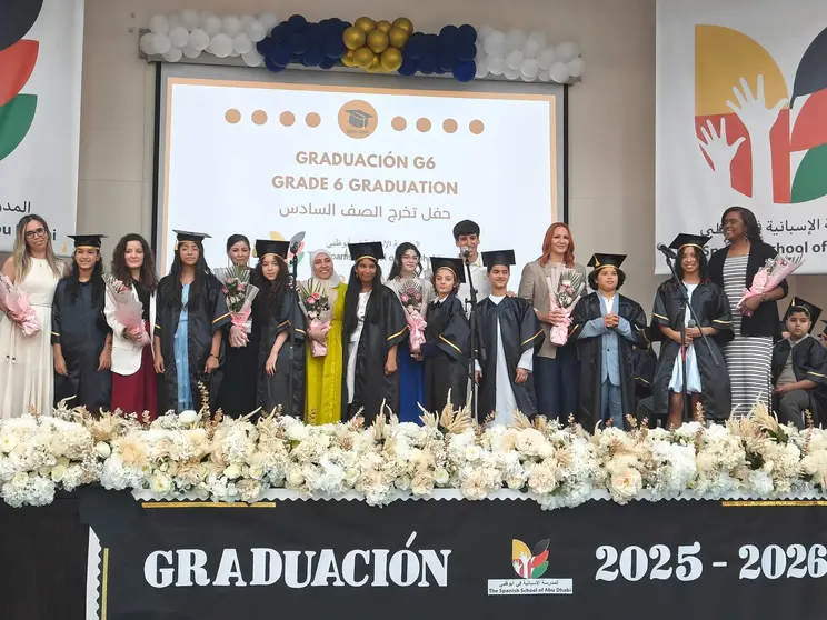 Los estudiantes graduados del Spa&ntilde;ish School of Abu Dhabi. (EL CORREO)