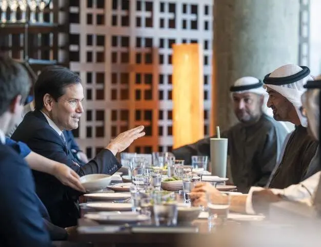 Marco Rubio frente al presidente de EAU en Abu Dhabi. (WAM)