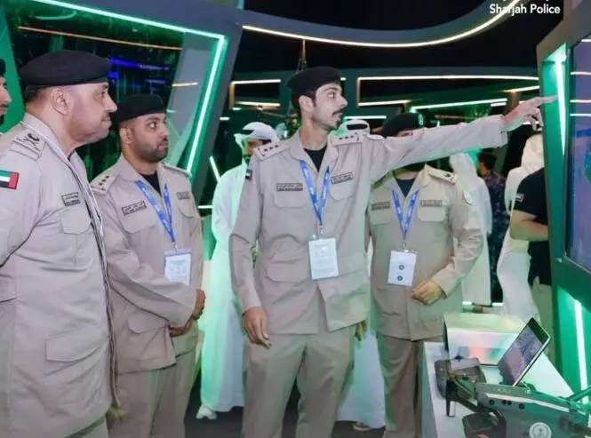 Miembros de la Polic&iacute;a de Sharjah. (Instagram)