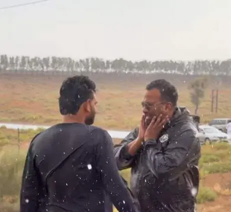 Cae granizo este s&aacute;bado en EAU. (Instagram)