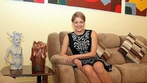 La actriz mexicana Cristina Caratsch en su casa de Dubai.