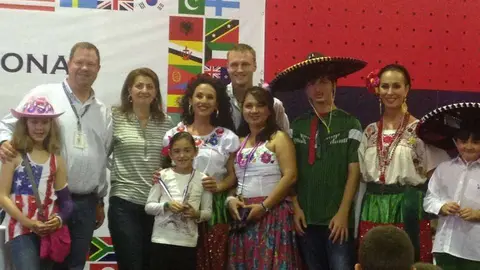 España, México y Venezuela comparten tradiciones en festival multicultural.