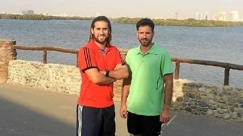 Administradores del grupo de Facebook 'Espa&ntilde;oles en Rak'.