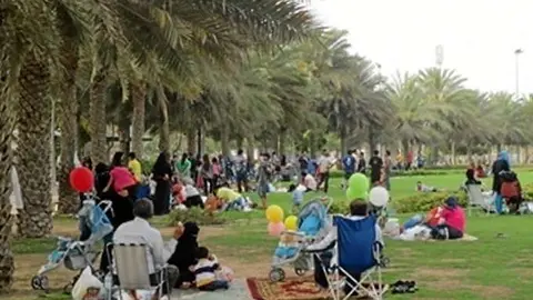 Emirat&iacute;es disfrutan de un d&iacute;a de fiesta.