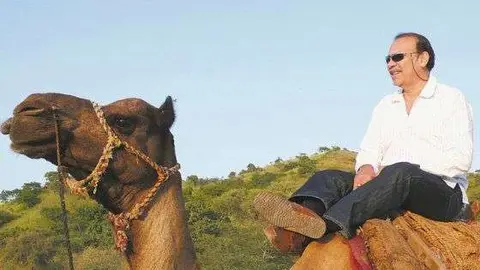 Enrique Córdoba en camello. Foto: Maripaz Pereira.