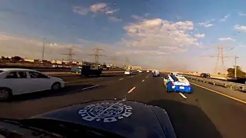 Una captura del Gran Desfile de superdeportivos de Dubai.