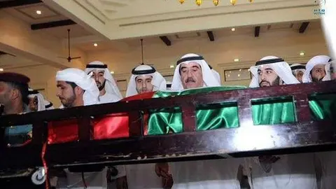 Oraciones fúnebres en Unm Al Quwain por los soldados muertos en Yemen.