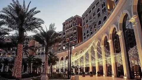 Terraza del restaurante Giornotte en el hotel Ritz Carlton de Abu Dhabi.
