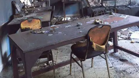 Una imagen del estado en que quedó una de las dependencias del colegio, después del incendio.