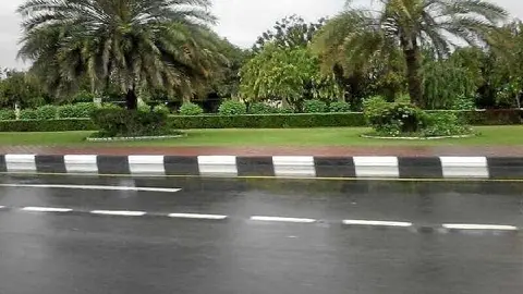 El viento puede levantar polvo y arena en el país.