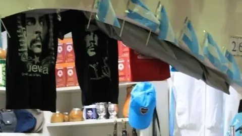 Stand de Argentina en el pabellón de España del Global Village. Foto: Celia HK