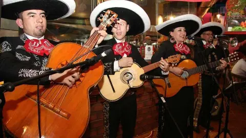 El grupo Dubai Royal Mariachi durante su actuación en María Bonita con ocasión del Día de Independencia de México.