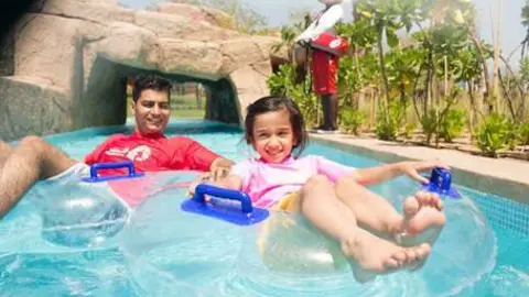  El parque acuático de Al Montazah situado en Sharjah abrirá un día para los hombres.