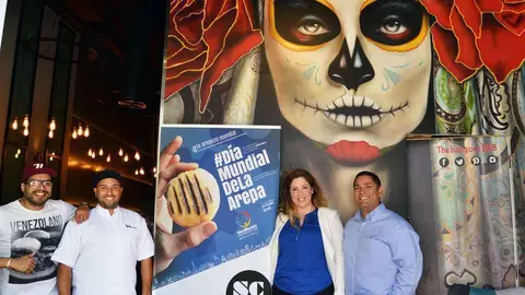 De izquierda a derecha, José García y Víctor Urbina, de The Hangout, con José Nava y Adriana Álvarez, de SC Events. (Suhail Ali)