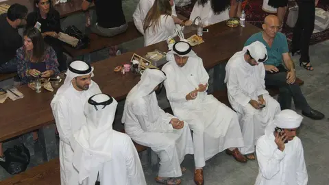 Ambiente en una cafetería en la zona de Al Quoz de Dubai. (EL CORREO)
