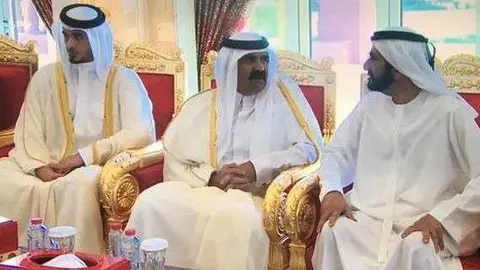 El Jeque Mohammed recibe el pésame de Hamad bin Khalifa Al-Thani. (Dubai Media Office)