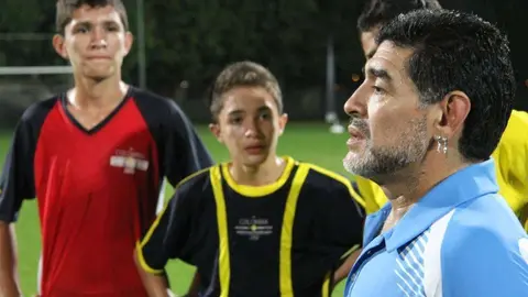 En la foto de EL CORREO una imagen de Maradona en Dubai en diciembre de 2013.