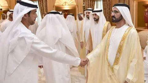 jeque Mohammed bin Rashid Al Maktoum recibe los saludos.