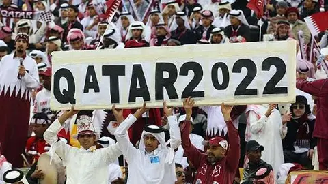 Aficionados muestran su apoyo al Mundial de Fútbol de Qatar.