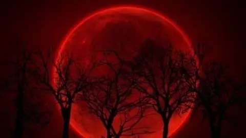 La luna tomará un color rojizo la madrugada del 28 de septiembre.