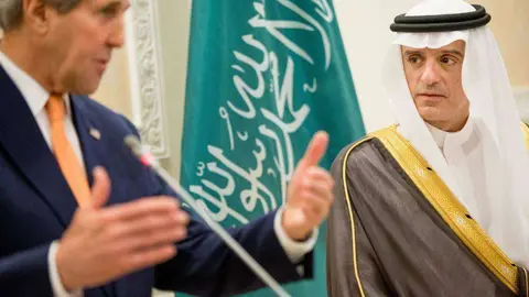 El secretario de Estado, John Kerry, junto al ministro de Exteriores saudita, Adel al-Jubeir.
