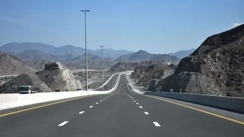 Una imagen de la carretera que une el emirato de Dubai con el de Fujairah.