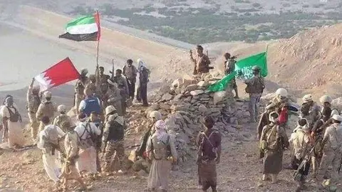 La bandera de Emiratos Árabes Unidos izada en la ciudad yemení de Marib.