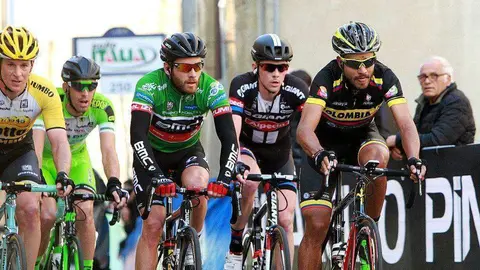 El ciclista colombiano Carlos Julián Quintero, entre otros. 