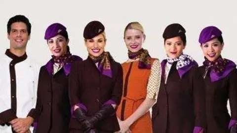 Personal de cabina de la aerolínea Etihad Airways.