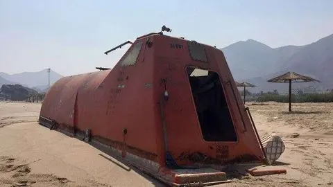 Bote salvavidas del petrolero panameño Zola en el emirato de Fujairah.